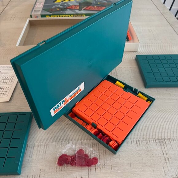 Vintage 1977 Milton Bradley Pathfinder Two Player Tracking Game #4714 - Picture 3 of 15